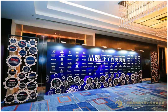 品牌即炫耀 文化经纪人服务的社交货币价值
